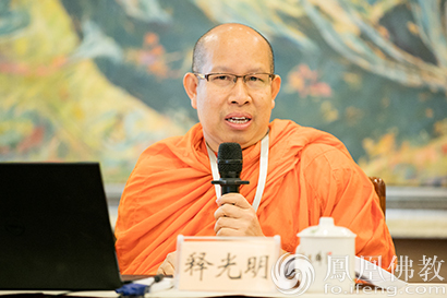 泰国摩诃朱拉隆功大学和曼谷净园寺向上海玉佛禅寺方丈觉醒法师赠送了