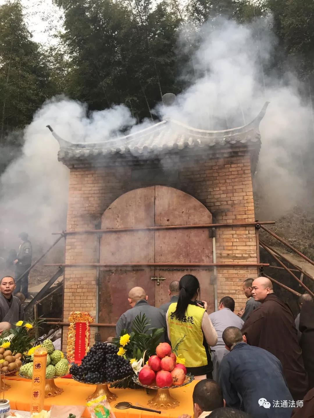 一诚长老圆寂追思法会 学诚法师为荼毗举火-重庆缙云寺官网--曾经的