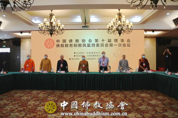 02 开幕式上奏唱国歌.png